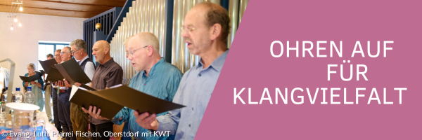 Menschen singen in einem Chor